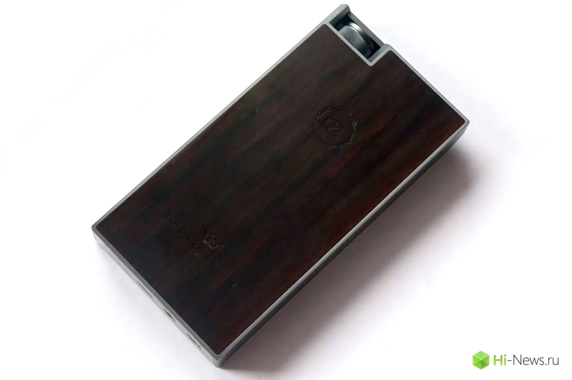 8 Rear panel 8 Rear panel