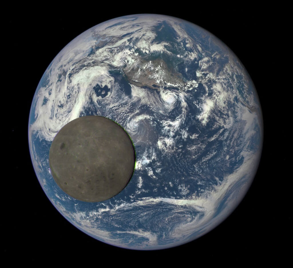 Существует ли темная сторона Луны. Луна на фоне Земли выглядит не очень нарядно. Особенно с темной стороны. Фото.
