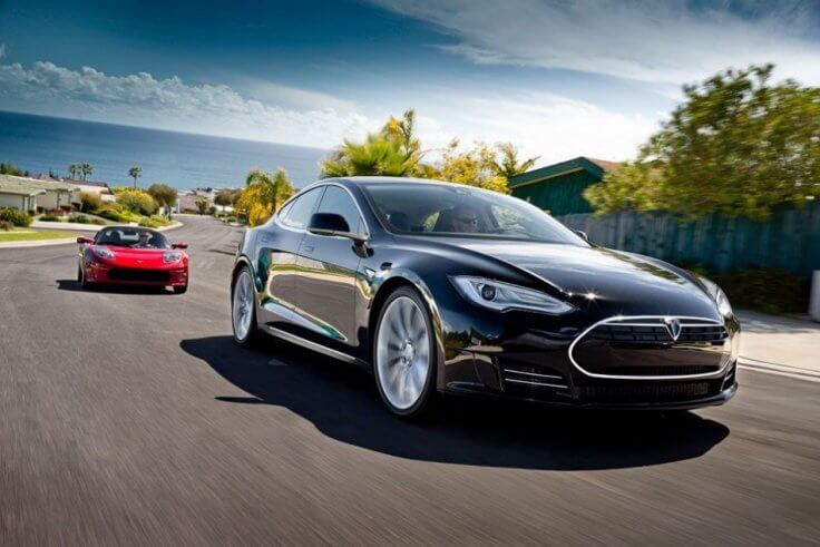 Электромобили Tesla получат автопилот 15 октября. Фото.