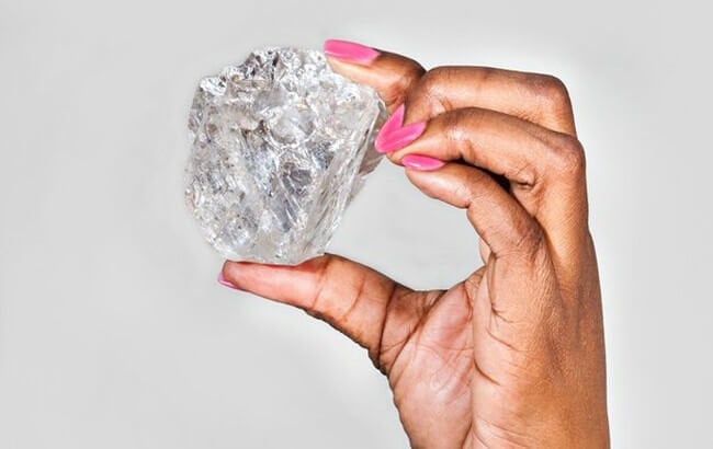 В Африке найден самый крупный алмаз за последние 110 лет. Фото.