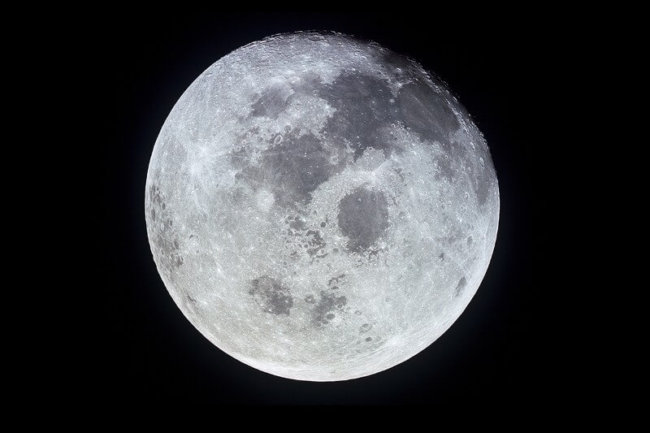 Наша Луна может стать планетой по новым правилам. Фото.