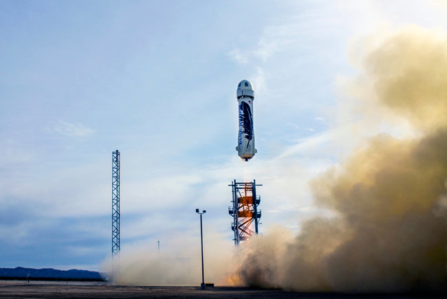 Основатель Amazon обогнал компанию SpaceX Элона Маска в строительстве многоразовых ракет