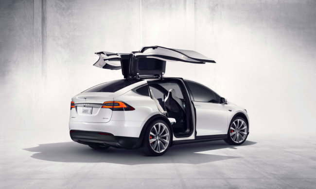 Tesla объявила цену на базовую версию кроссовера Model X. Фото.