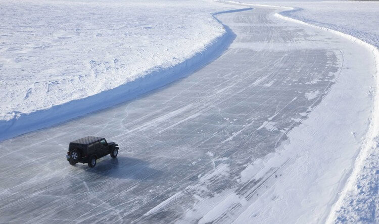 Учёные создали асфальт, защищённый от образования льда