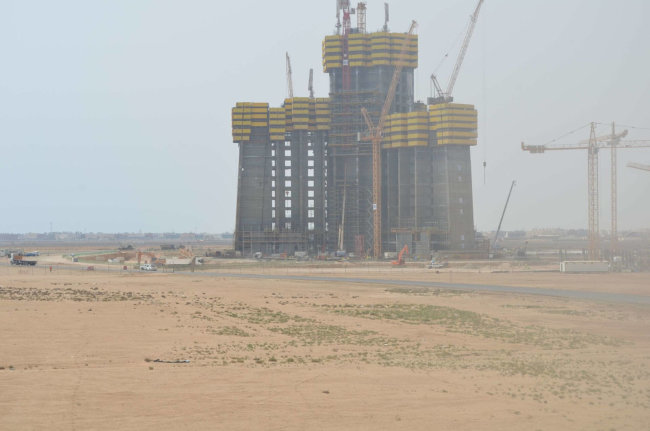 В Саудовской Аравии ведут строительство здания высотой более одного километра. Фото.