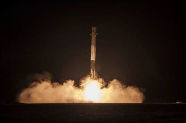 Многоразовые ракеты SpaceX сделают космические запуски дешевле. Но насколько? Фото.