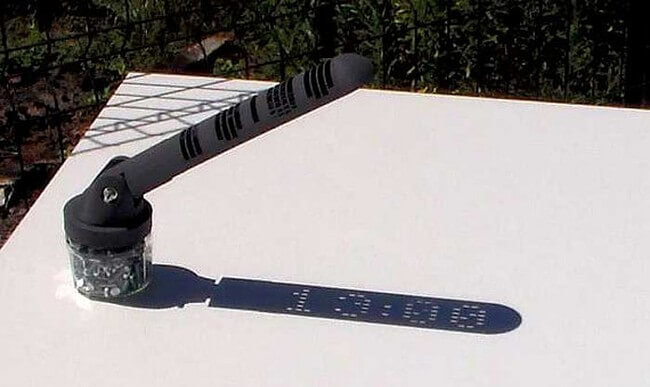 #видео | Изобретатель напечатал на 3D-принтере цифровые солнечные часы. Фото.