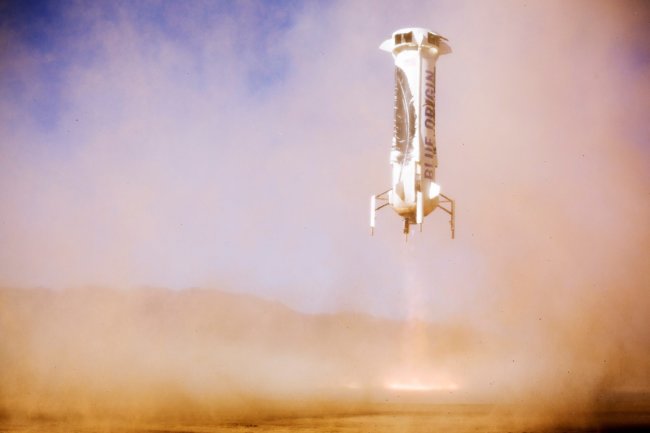 Компания Blue Origin произвела повторные запуск и посадку уже использованной ракеты. Фото.