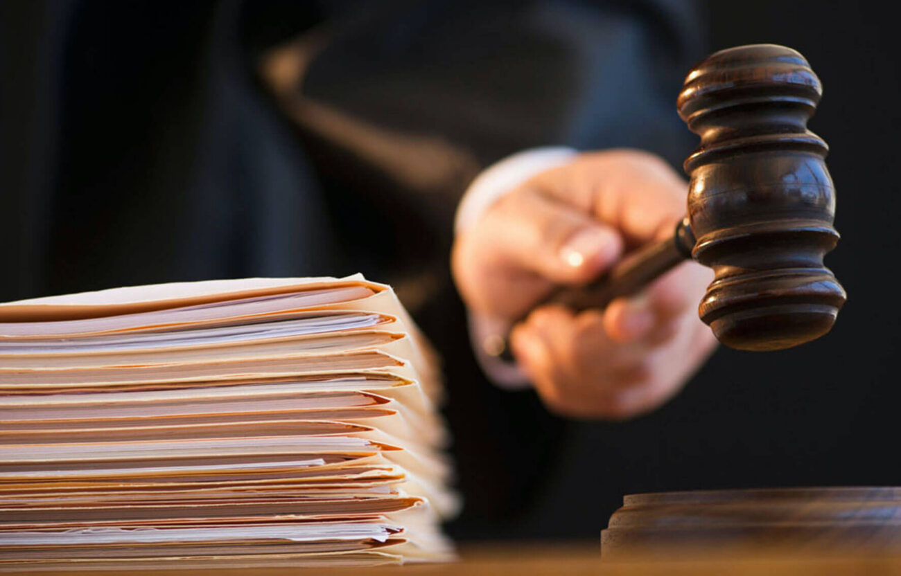 Поведение верующих людей. Как хорошо, что сегодня большей людей пугает именно закон, а не ад. Фото.