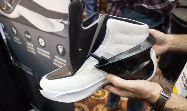 Компания Digitsole представила линейку умной обуви
