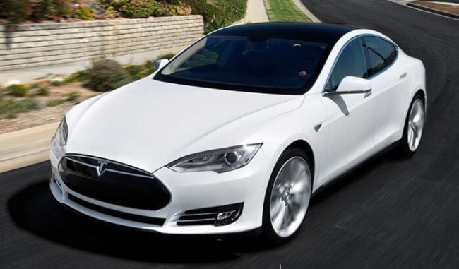 Обновление Tesla позволило автомобилям парковаться самостоятельно. Фото.