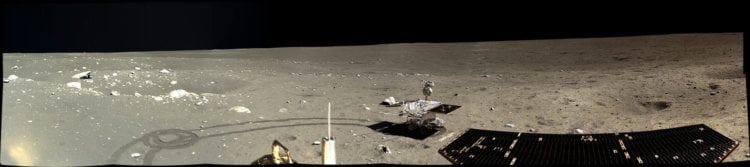 Китай опубликовал цветные фотографии лунной поверхности