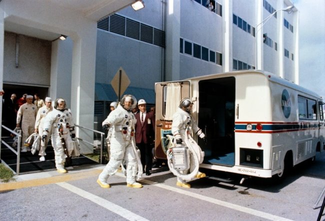NASA рассекретило информацию о странных звуках возле Луны во время миссии «Аполлон-10». Фото.