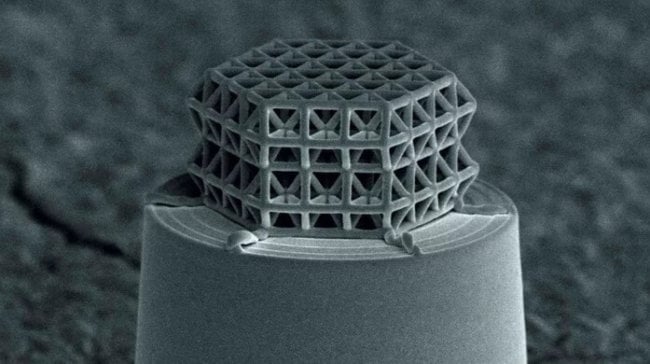 Ученые создали самую маленькую нанорешетку. Фото.