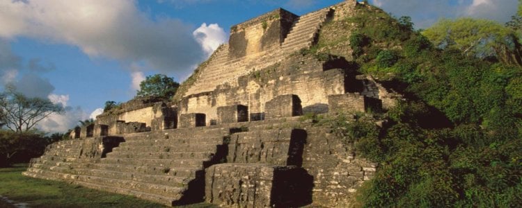 Что привело к гибели цивилизацию майя тысячу лет назад? Архитектура того времени была слишком загадочной. Фото.