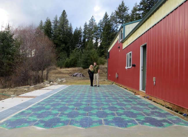 Когда мы будем ездить на солнечных дорогах? Фото.