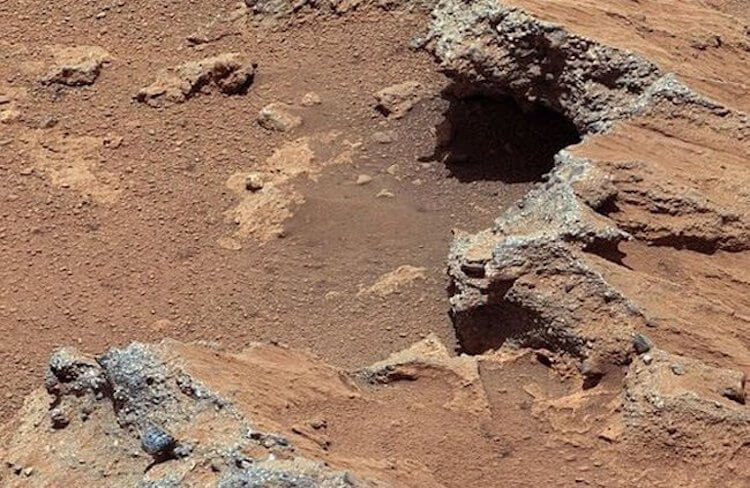 Суровая марсианская поверхность. Если не вдоваться в подробности, порода на Марсе чем-то похожа на земную. Фото.