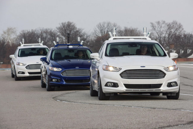 Ford запатентовала автомобильный кинотеатр для беспилотных авто. Фото.