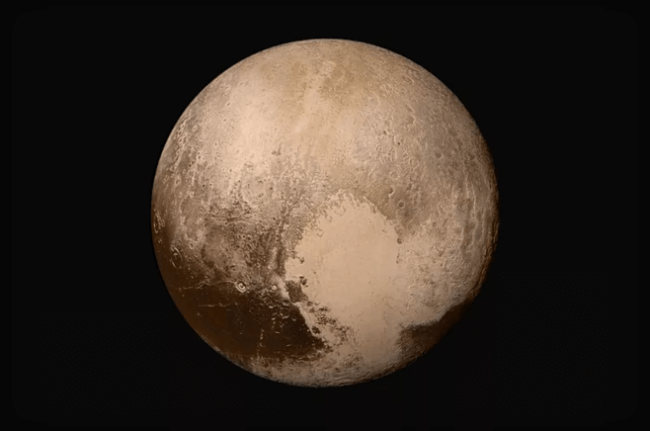 Плутон не похож ни на что в Солнечной системе. Фото.