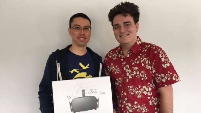 Палмер Лаки лично доставил гарнитуру Oculus Rift первому покупателю. Фото.