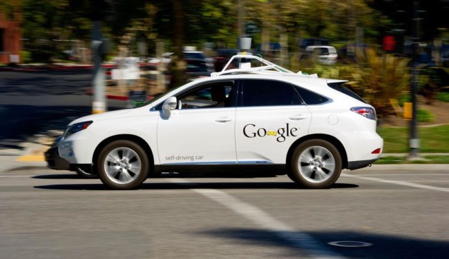 Беспилотный автомобиль Google впервые стал причиной ДТП. Фото.