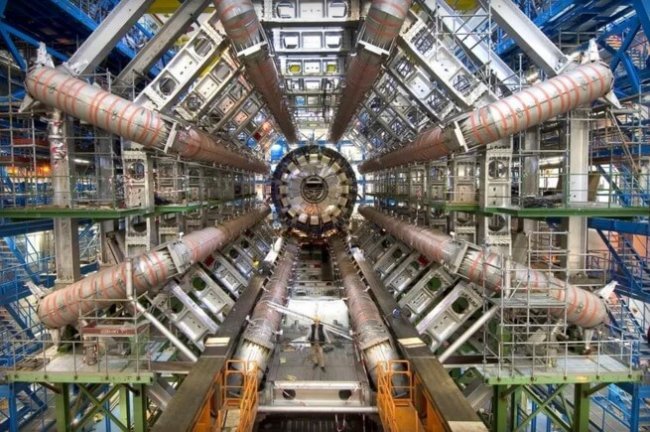 Более 300 терабайт данных исследований Большого адронного коллайдера стали открытыми. Фото.