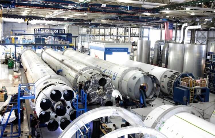 10 самых продвинутых заводов мира. Завод SpaceX. Фото.