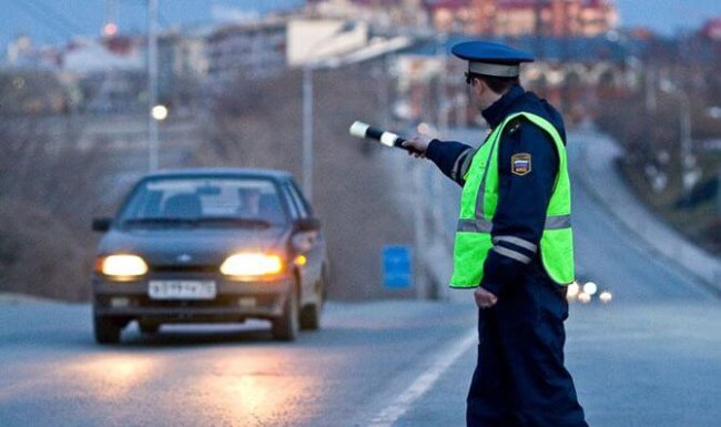 Полиция сможет отключать двигатели автомобилей дистанционно. Фото.