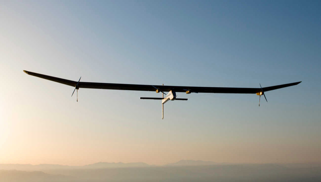 Самолёт, летевший на солнечных батареях, пересёк Тихий океан.. Фото.