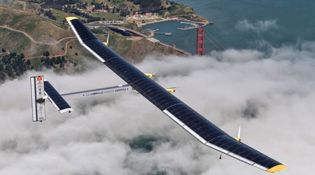 Самолёт, летевший на солнечных батареях, пересёк Тихий океан. Фото.