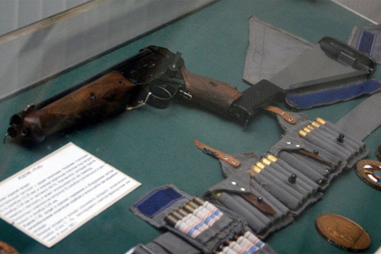 Полный список оружия, которое космонавты возили на орбиту. ТП-82 — советский космический пистолет. Фото.