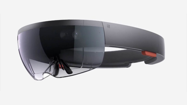 Гарнитура HoloLens от Microsoft теперь доступна для разработчиков. Фото.