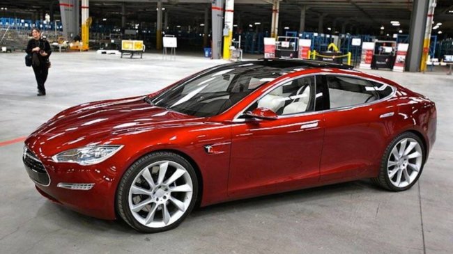 Tesla оформила почти 400 000 предзаказов на новую «бюджетную» модель Model 3. Фото.