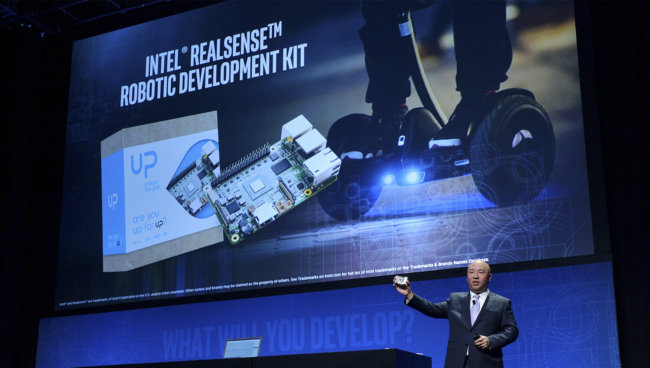 Набор для создания роботов от Intel появится летом. Фото.