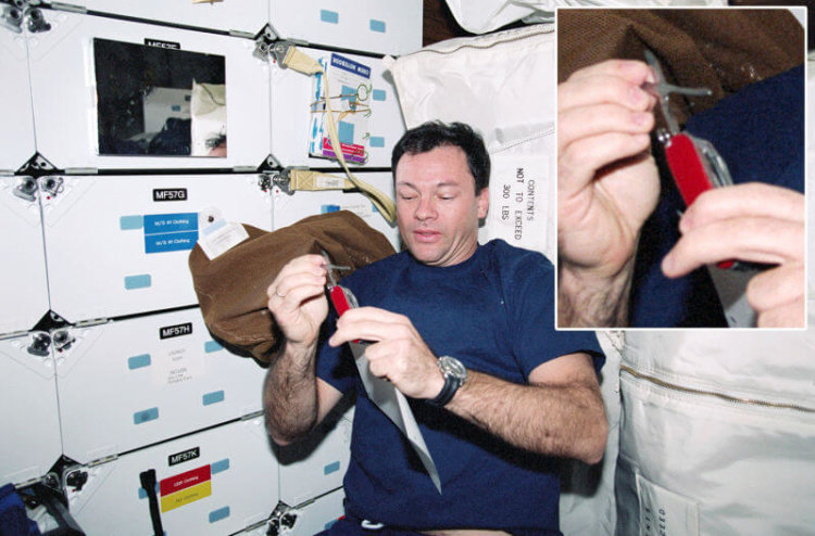 Полный список оружия, которое космонавты возили на орбиту. Швейцарский армейский нож Victorinox. Фото.