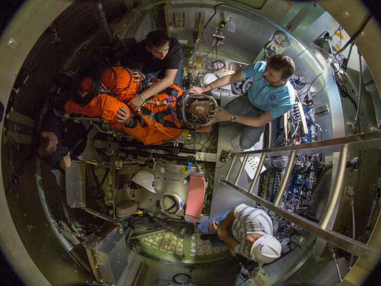Как в NASA проводят краш-тест космического корабля Orion