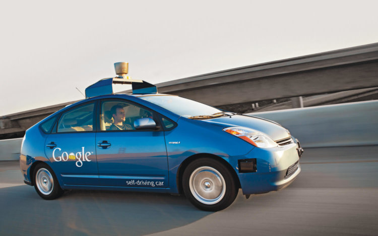 Транспорт и «Интернет вещей». Google первой начала мощное испытание самоуправляемых автомобилей и стремительно идет к успеху. Фото.