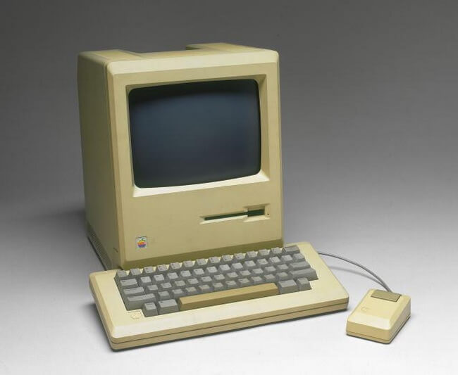 3. Apple Macintosh. С этого начиналась история компьютеров от Apple. Фото.