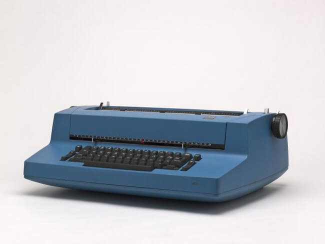 17. Электрическая печатающая машинка IBM Selectric. Электрическая печатающая машинка IBM Selectric. Фото.