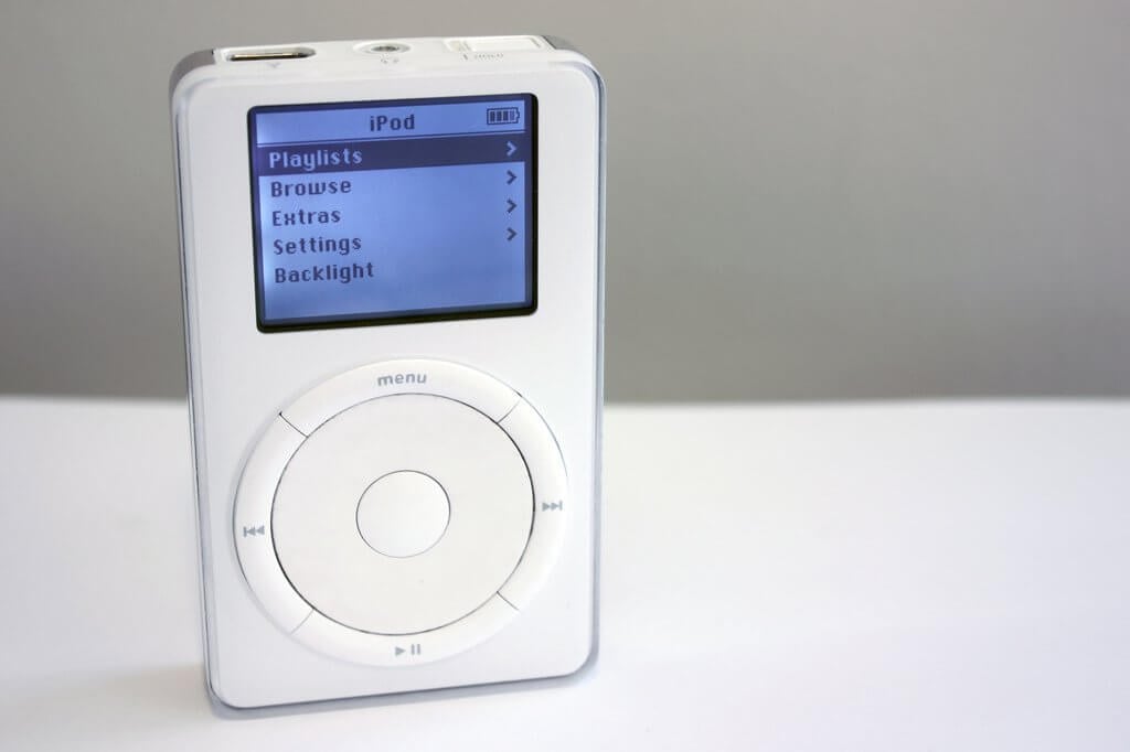 9. Apple iPod. iPod от Apple заставил многих отказаться от CD-плееров. Фото.