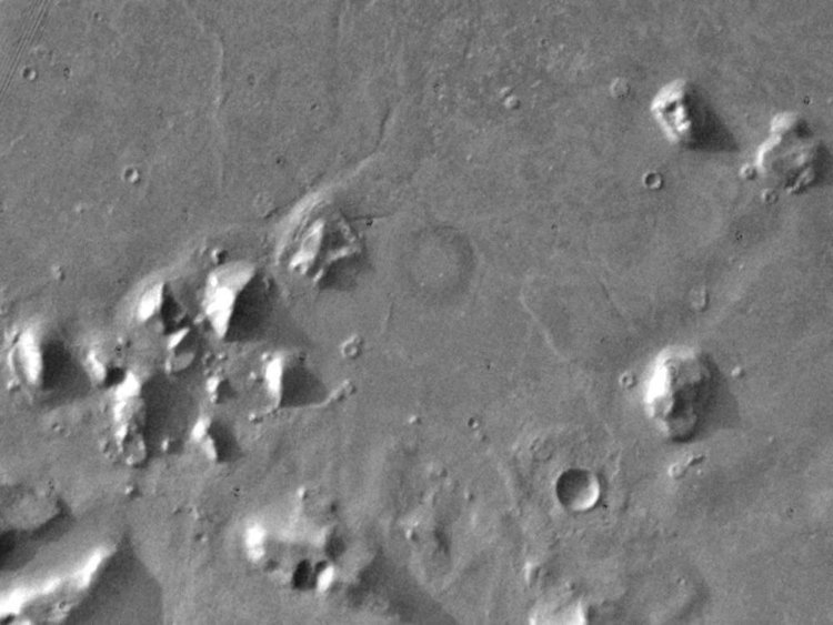 10 безумных теорий заговора и предположений, связанных с Марсом. Сфинкс и пирамиды Марса. Фото.