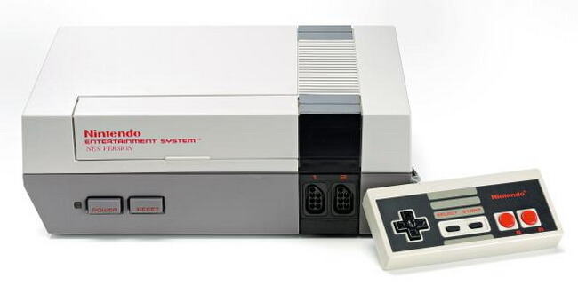 15. Nintendo Entertainment System (NES). Домашняя игровая приставка от Nintendo. Фото.