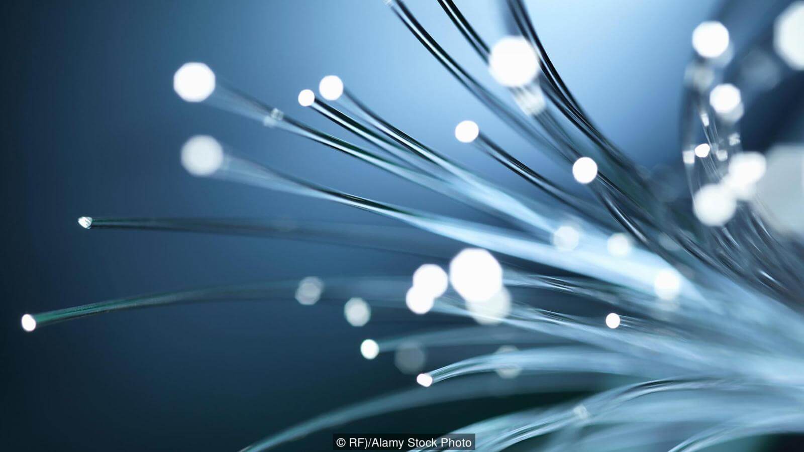 В реальности, фотоны движутся на скорости 300 000 километров в секунду. Фото.