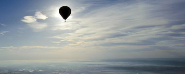 Воздушные шары, летящие в космос, набирают обороты. Фото.