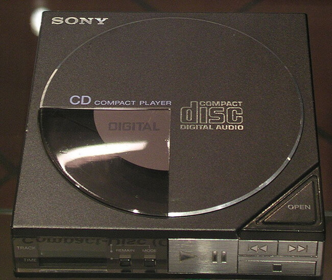 40. Sony Discman D-50. CD-плееры вытеснили кассетные меньше, чем за 10 лет. Фото.
