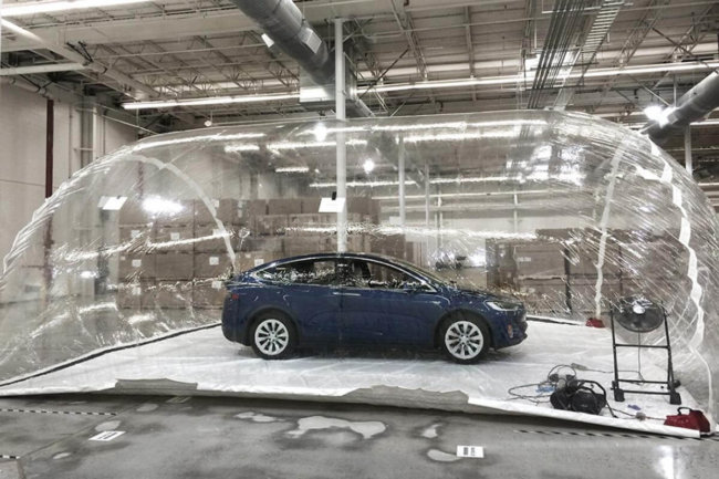 Спасет ли вас Model X при химической атаке? Фото.