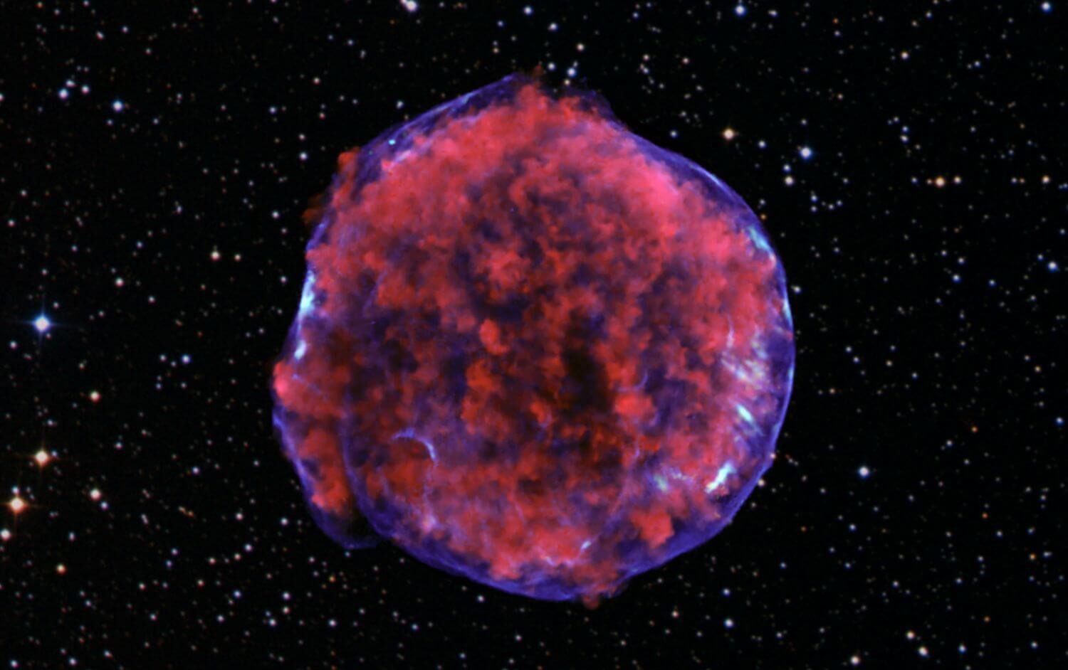 Сверхновая Тихо продолжает расширяться столетия спустя