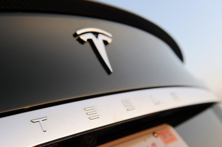 Сюрпризы от Tesla: световое шоу и путешествие по Марсу в новейшей версии прошивки автомобилей. Фото.
