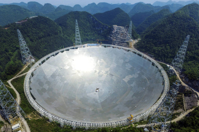 В Китае завершено строительство самого большого телескопа в мире. Фото.