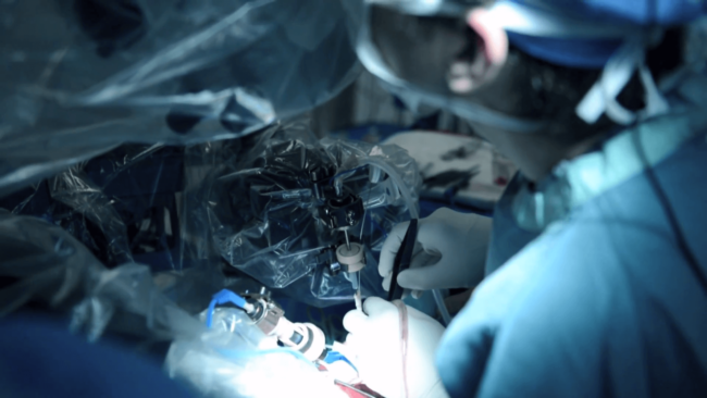 В Великобритании работают над созданием эндоскопического робота-хирурга. Фото.